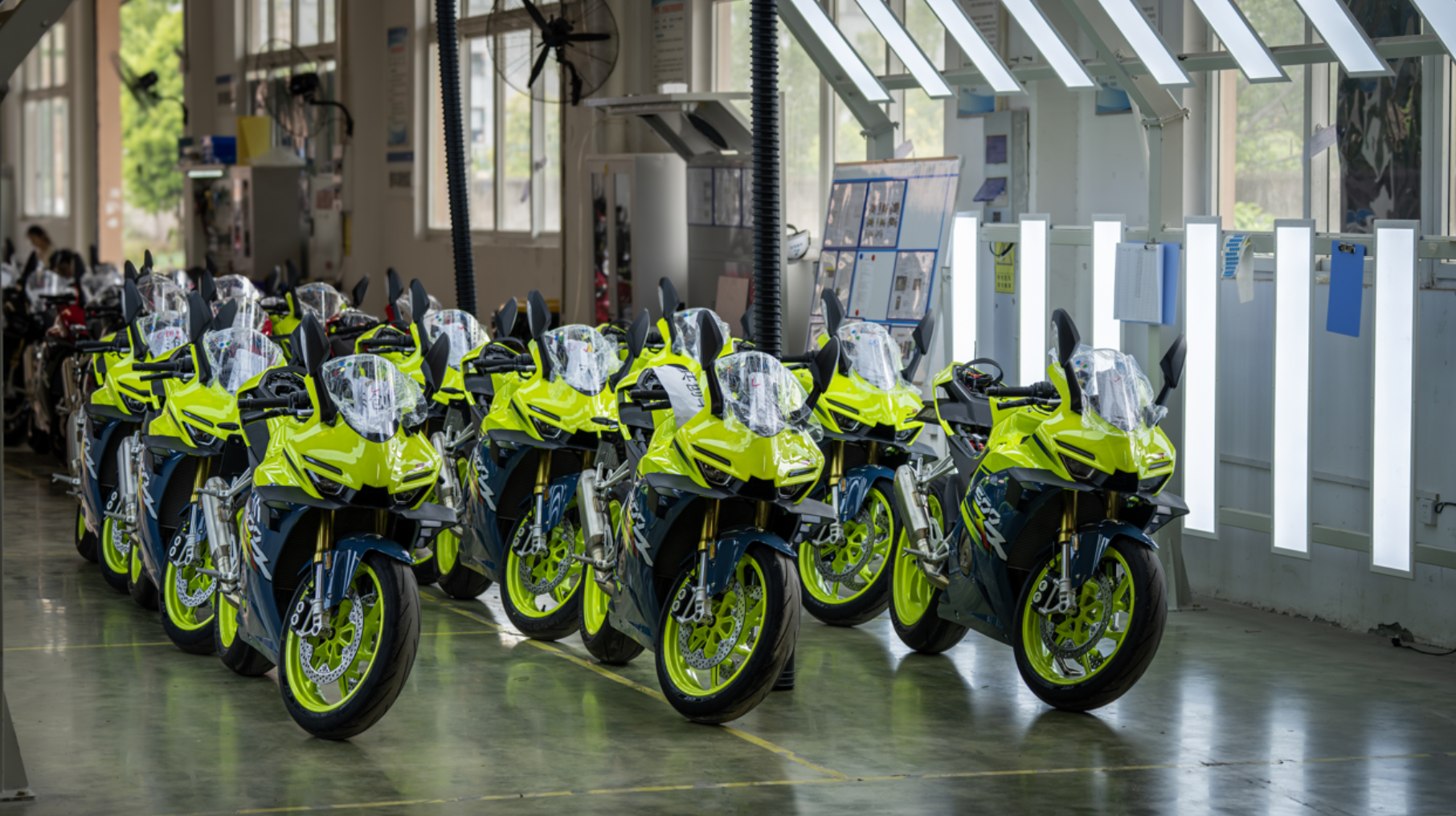 从县城修车匠到世界之巅张雪机车9个月开店170家湖南老板喊线亿(图2)